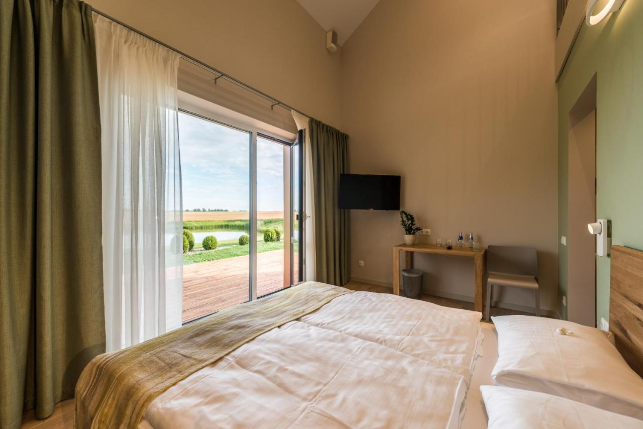 Hotel Mikelis Uzvara Exterior photo